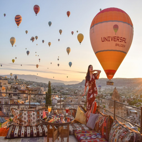 Cappadocia Sunrise Breakfast with Hot Air Balloons