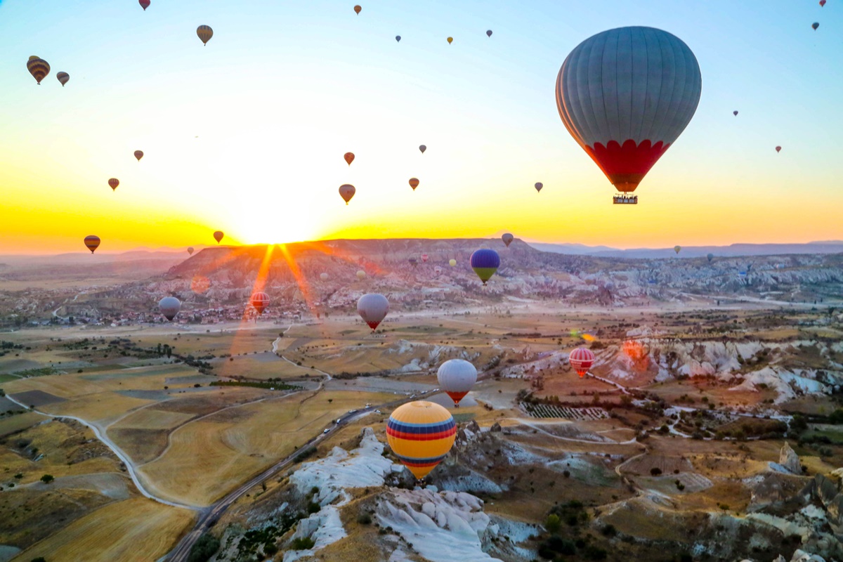 Cappadocia Sunrise Breakfast with Hot Air Balloons